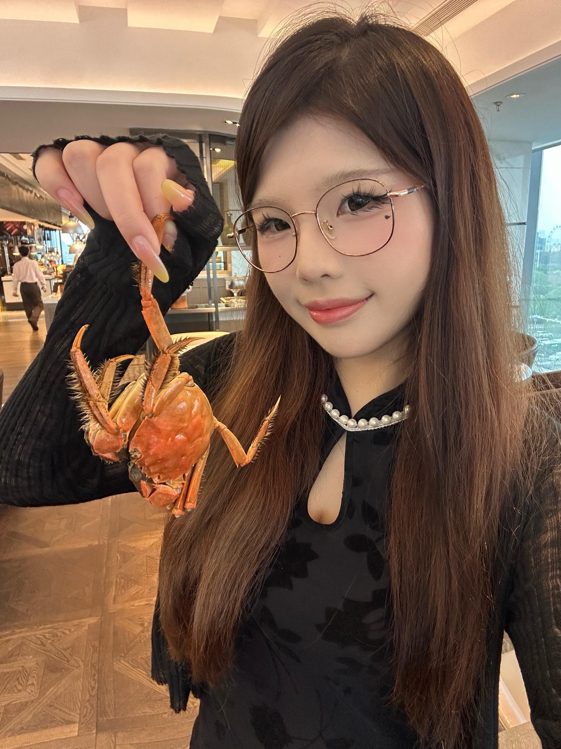 奶盐啵啵请大家吃螃蟹