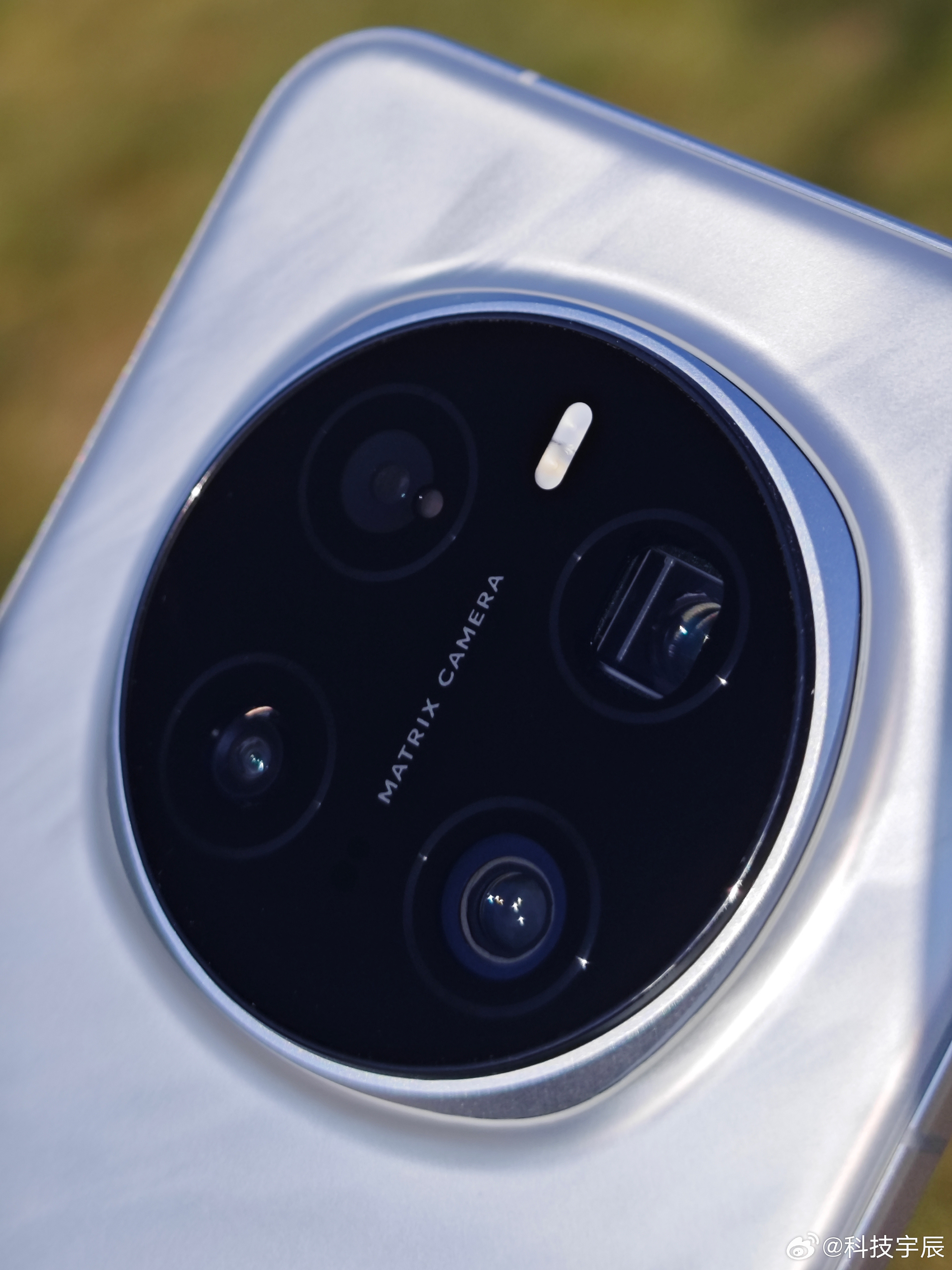 纠结选老旗舰的可以看看荣耀Magic7Pro，双3D解锁和双扬声器体验很