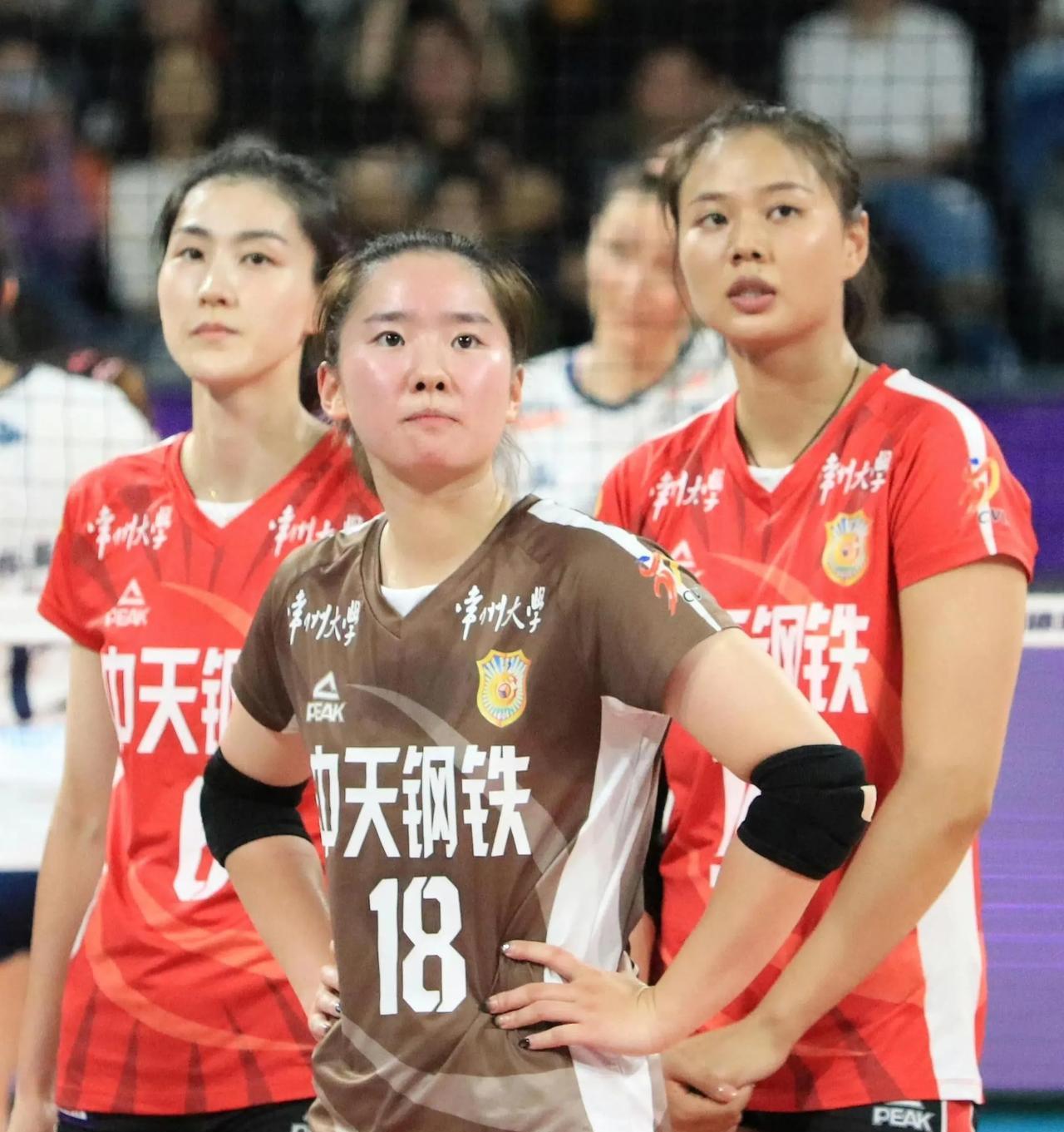 有消息称由于龚翔宇聪明的意外受伤，王媛媛将出任中国女排临时队长。王媛媛任队长是