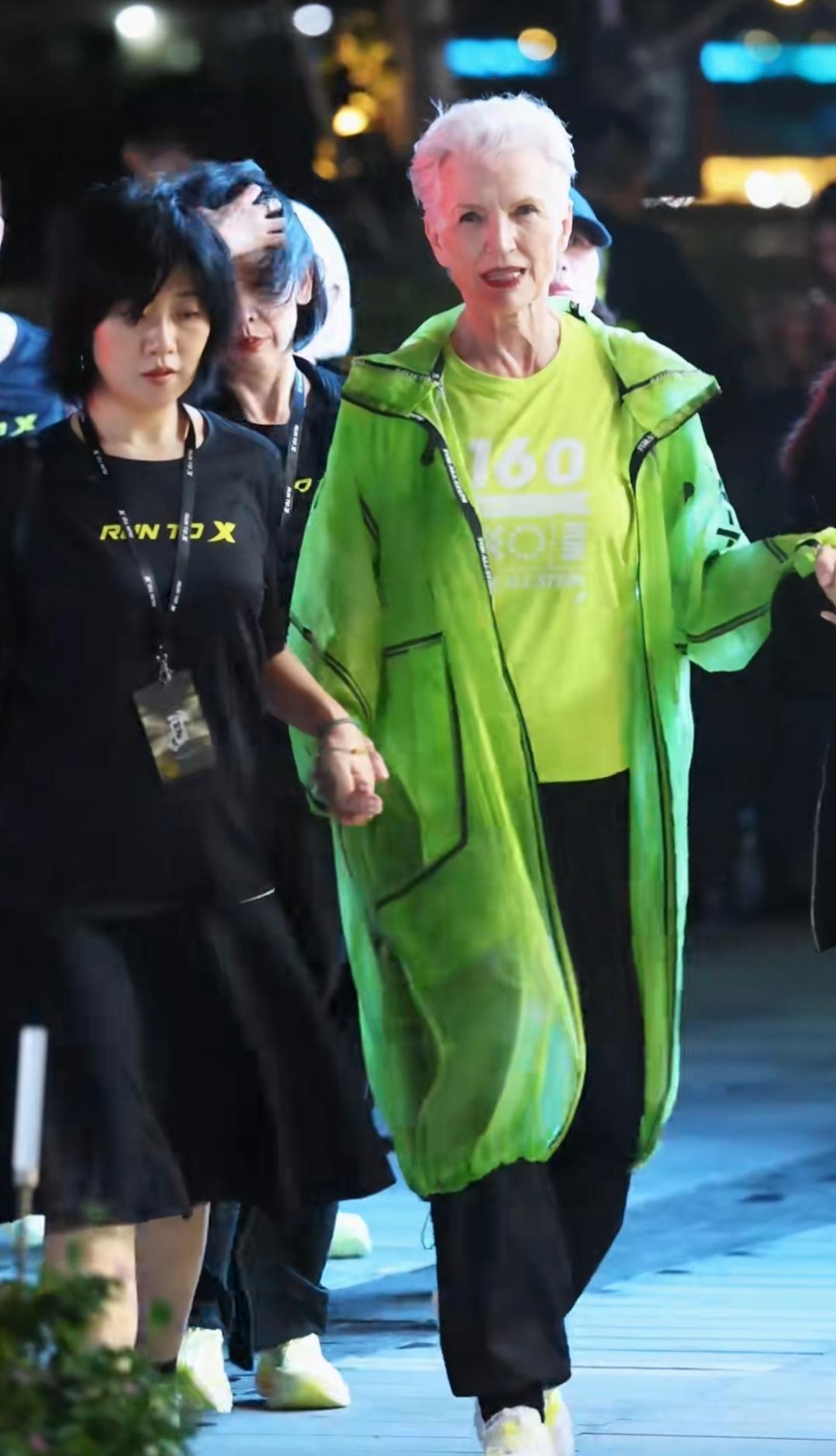 有人说中国那么好，为什么国内的有钱人还要移民美国，怎么不见美国人移民中国。其实美