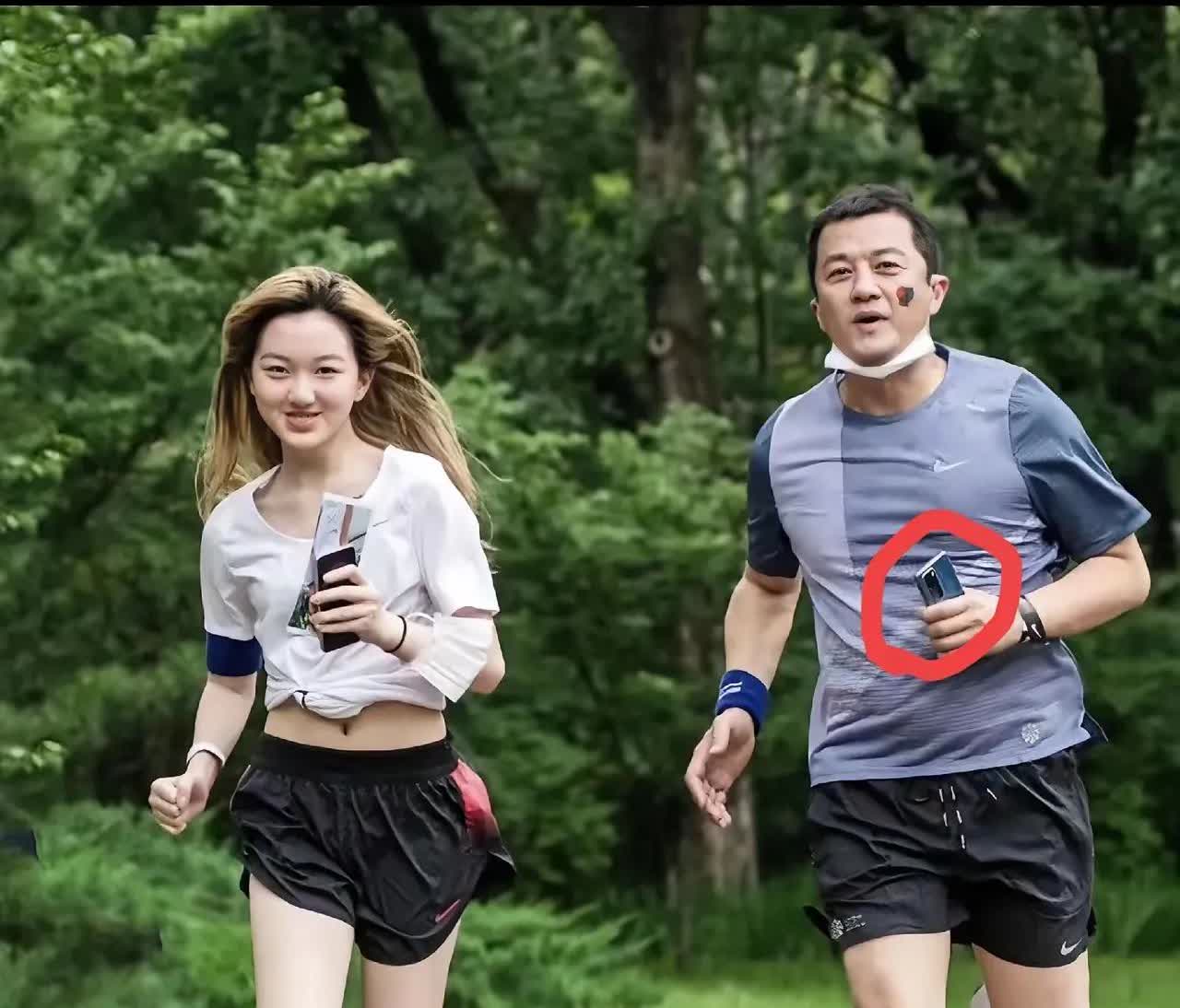 王菲这辈子最后悔的事，不是和李亚鹏离婚，也不是和谢霆锋结婚！她最后悔的事，没