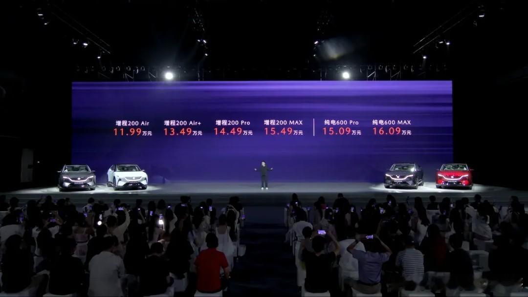 王心凌代言的马自达EZ-60，一个车长4米85、轴距2902mm的中型SUV，价