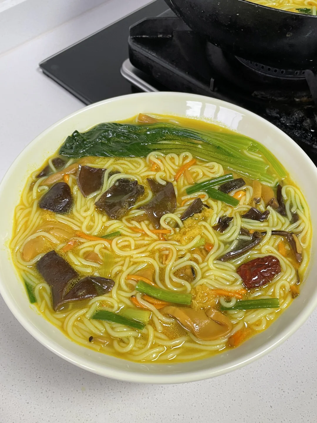 快去吃！这个鸡汤米线这么火不是没有原因的！