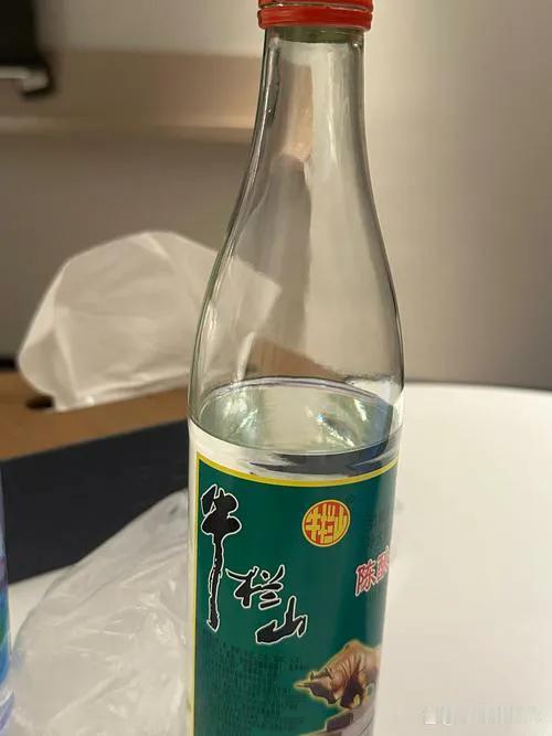 贫贱夫妻百事哀。楼下的张哥和李姐又打了起来。因为什么呢？只不过是张哥又喝酒