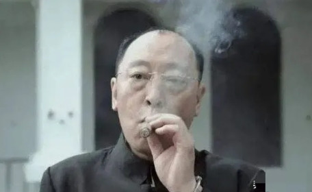 2015年，倪大红在拍摄《战狼》时，由于配合失误，大腿被飞来的贴片划伤了，心里过