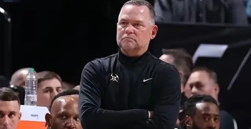 强烈建议火箭解雇乌杜卡，让诸葛马龙来带领火箭。就诸葛马龙这聪敏的大脑，比乌杜卡这