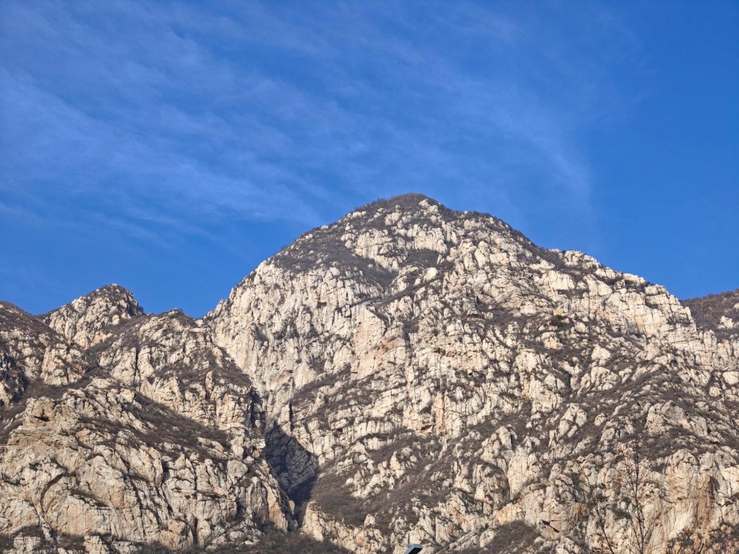 2025年第三次嵩山，后面几张图是别人正规玩攀岩，不是爬野路。