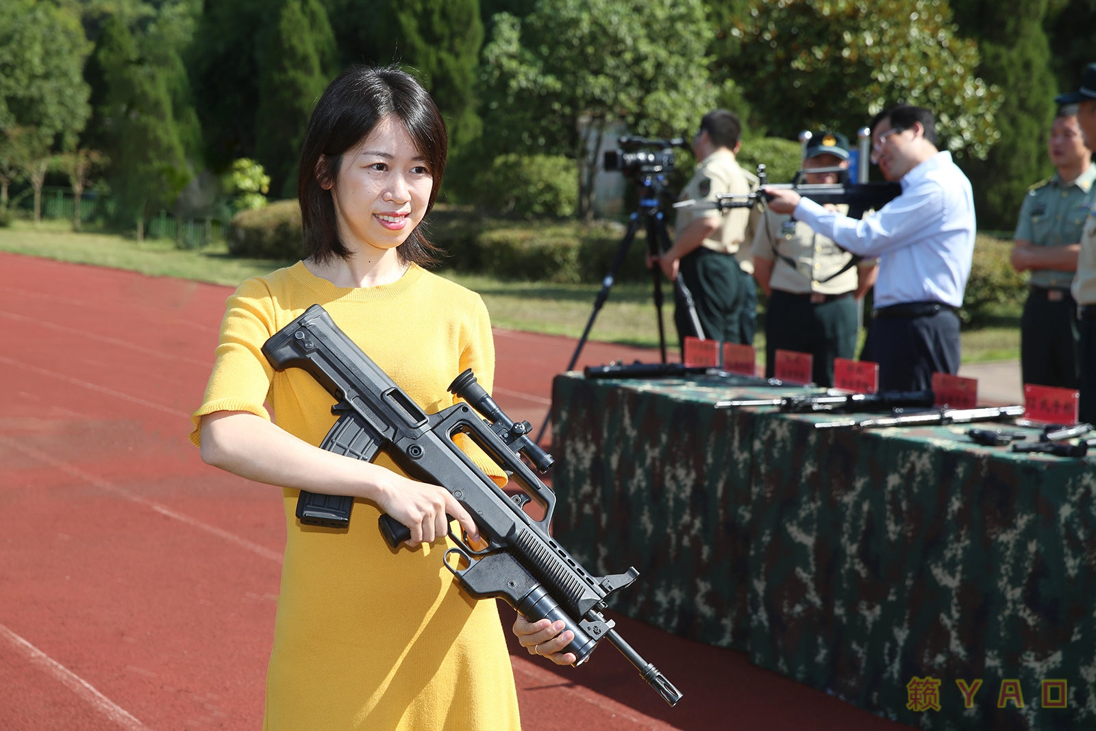 95-1步枪+QLG10挂榴还行（P1-P5），只要能套上就能撸。95-1标配的