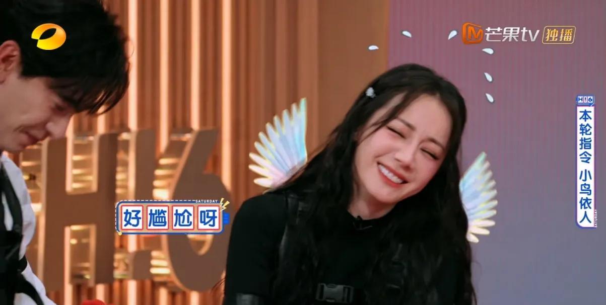 迪丽热巴感觉好直女呀！和陈星旭剧宣《枭起青壤》时，明明玩游戏是想让俩人多点互动