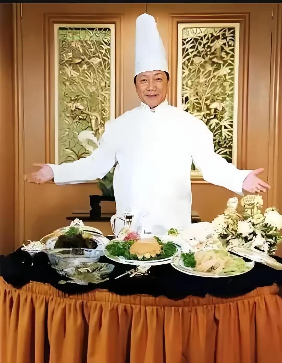 1983年，人民大会堂宴会大厅，当兰花熊掌端上桌那一刻，溥杰老爷子只尝了一口，就