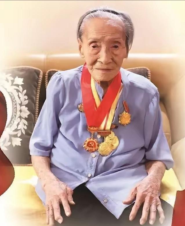 [点赞]1951年，我军在海南逮捕一女海盗首领，竟是失散11年的琼崖纵队