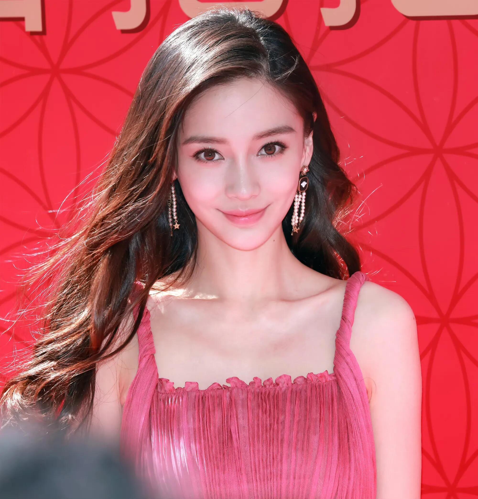 我要说粉色真的才是大美人色…..​​​