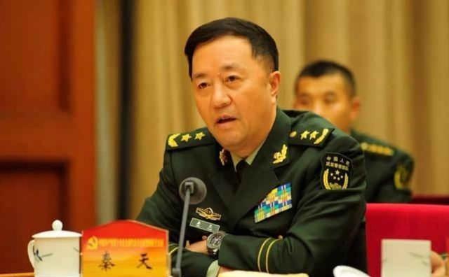 1986年，秦天被派去越南参加老山轮战。可是，在建指挥所时，他却一反常态，把指挥
