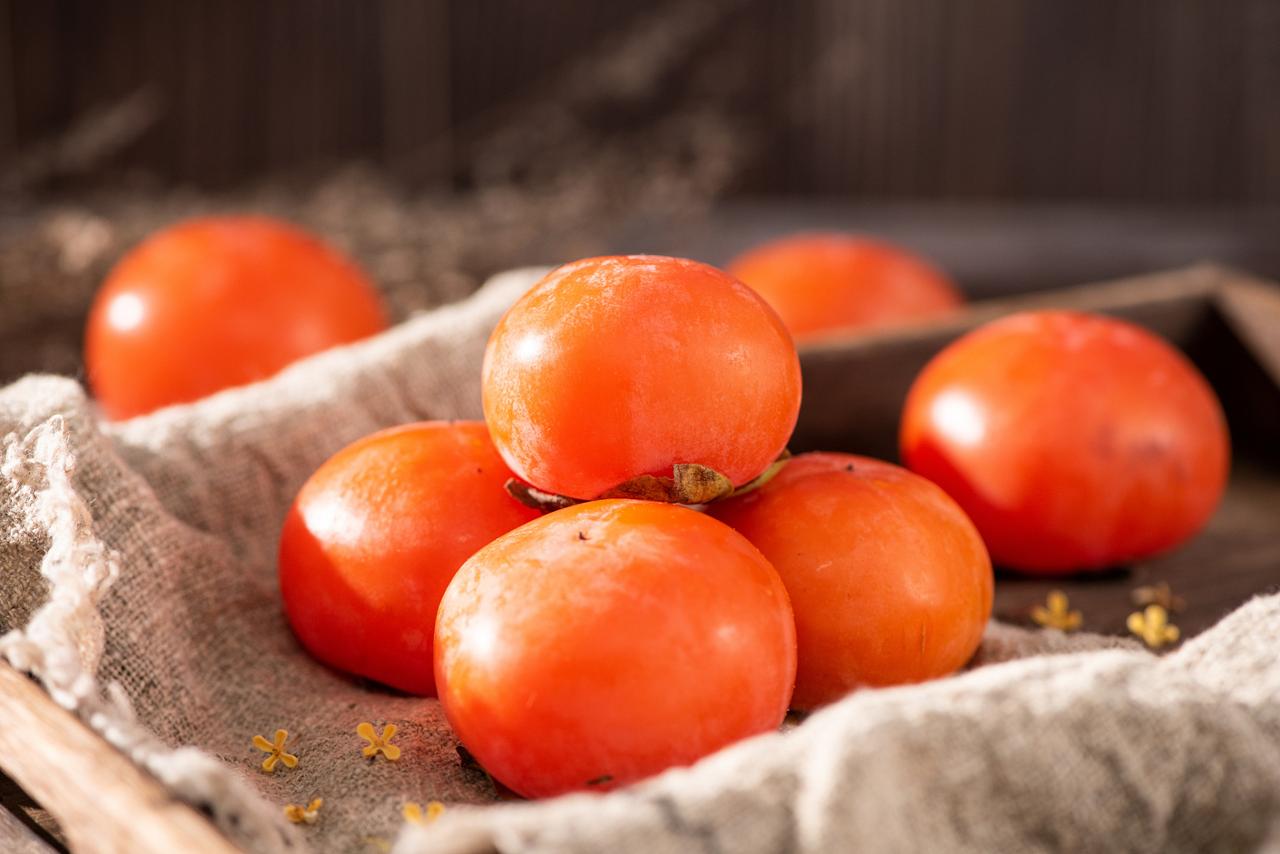 甲减与柿子的关系，医生：甲减患者若想好受，尽量多吃这7物52岁的李阿姨最近总觉