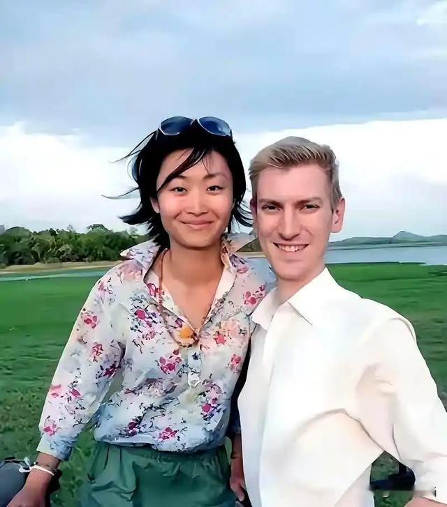 敬一丹的洋女婿尼克，为何没有出现在她的葬礼上？我想原因不外乎这2点：其一，是
