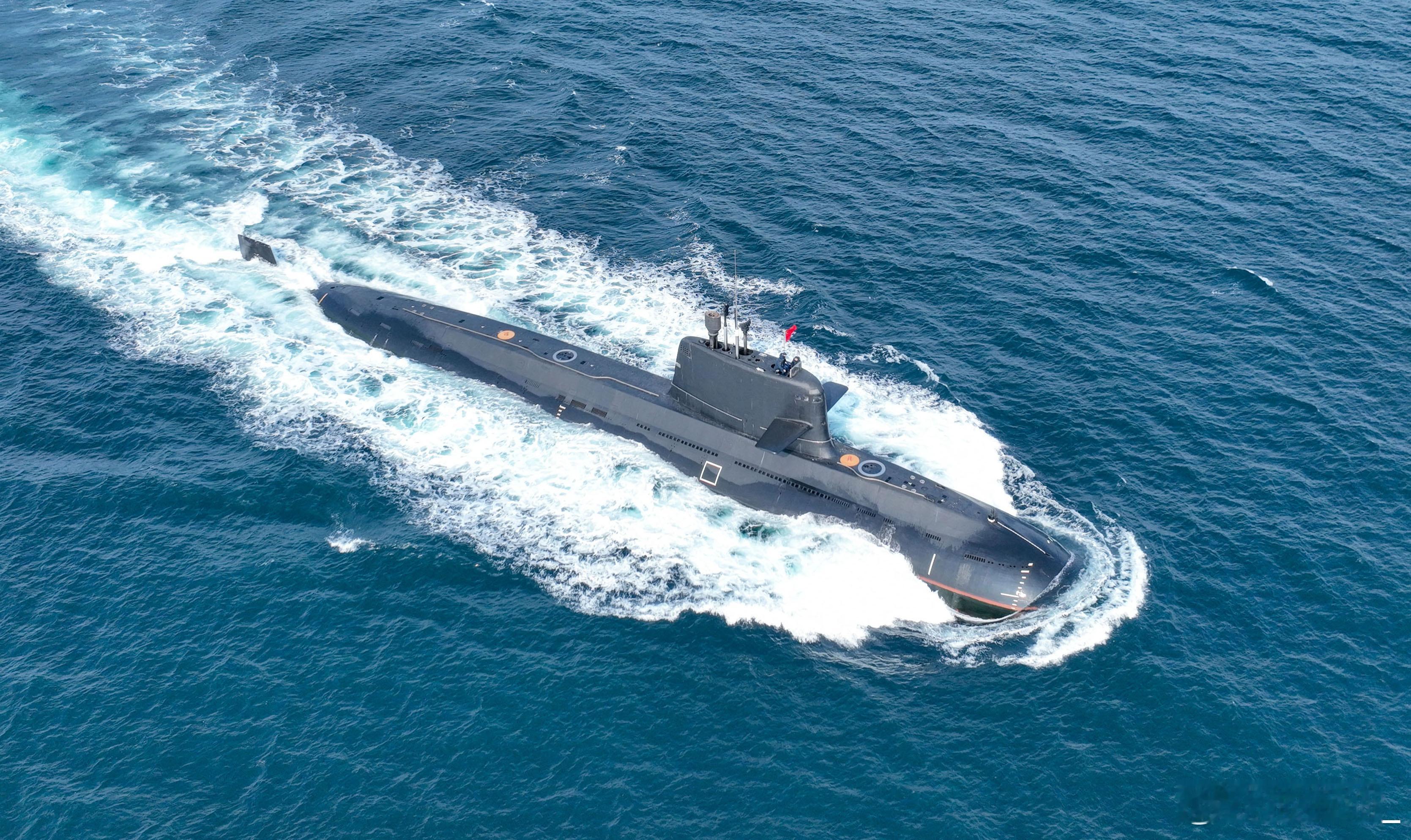 039B这个角度的涂装，呈现出比较浅的蓝灰色，很好看：