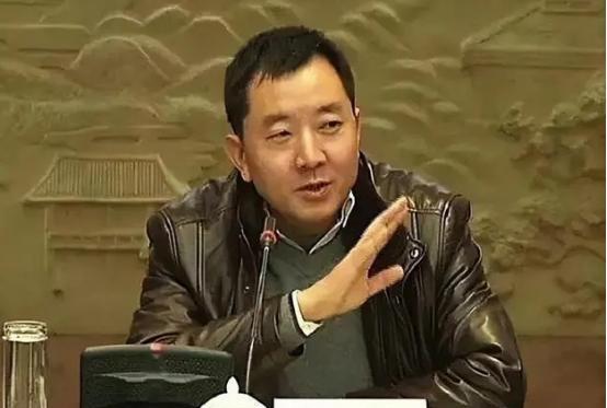 反腐书记陈行甲，在纪委会上直言不讳说：“我的前任县委女书记，在天安门附近买了两套