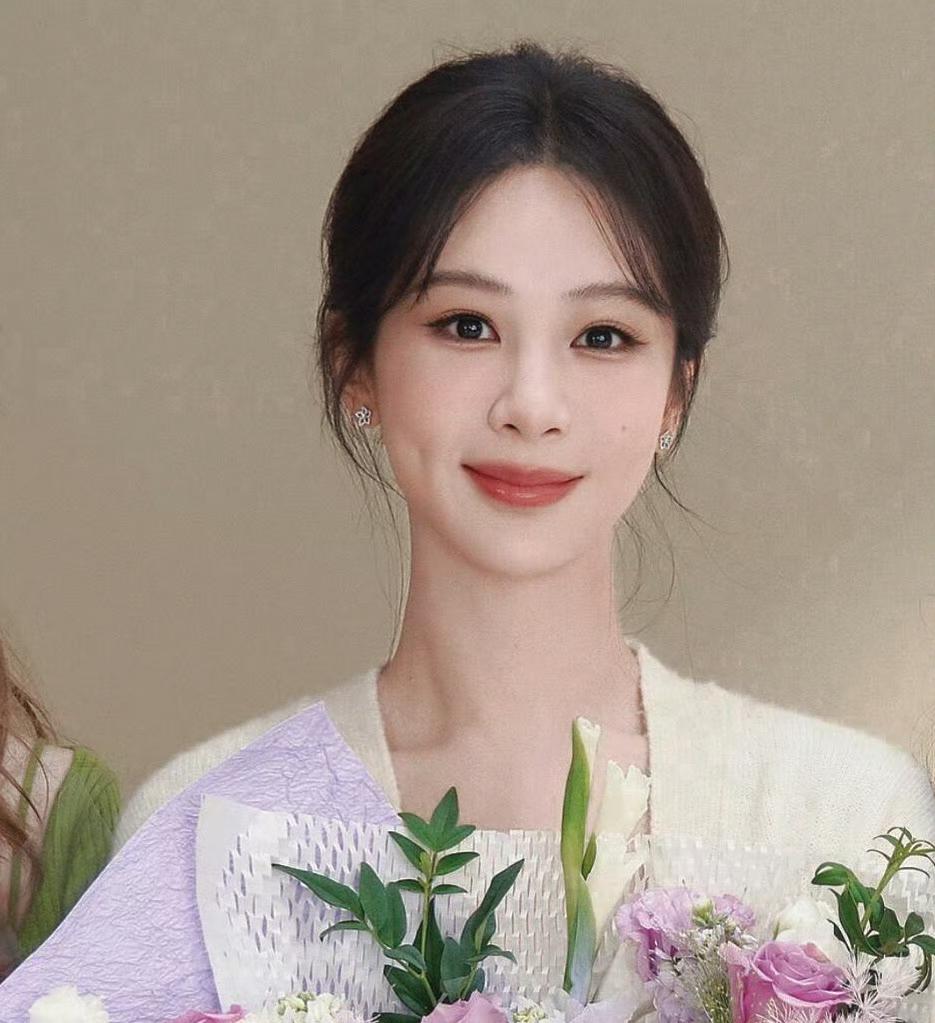 杨紫这待播剧库存，是要承包未来追剧日历吗？谁懂啊！杨紫生日当天，四部待播大女主剧