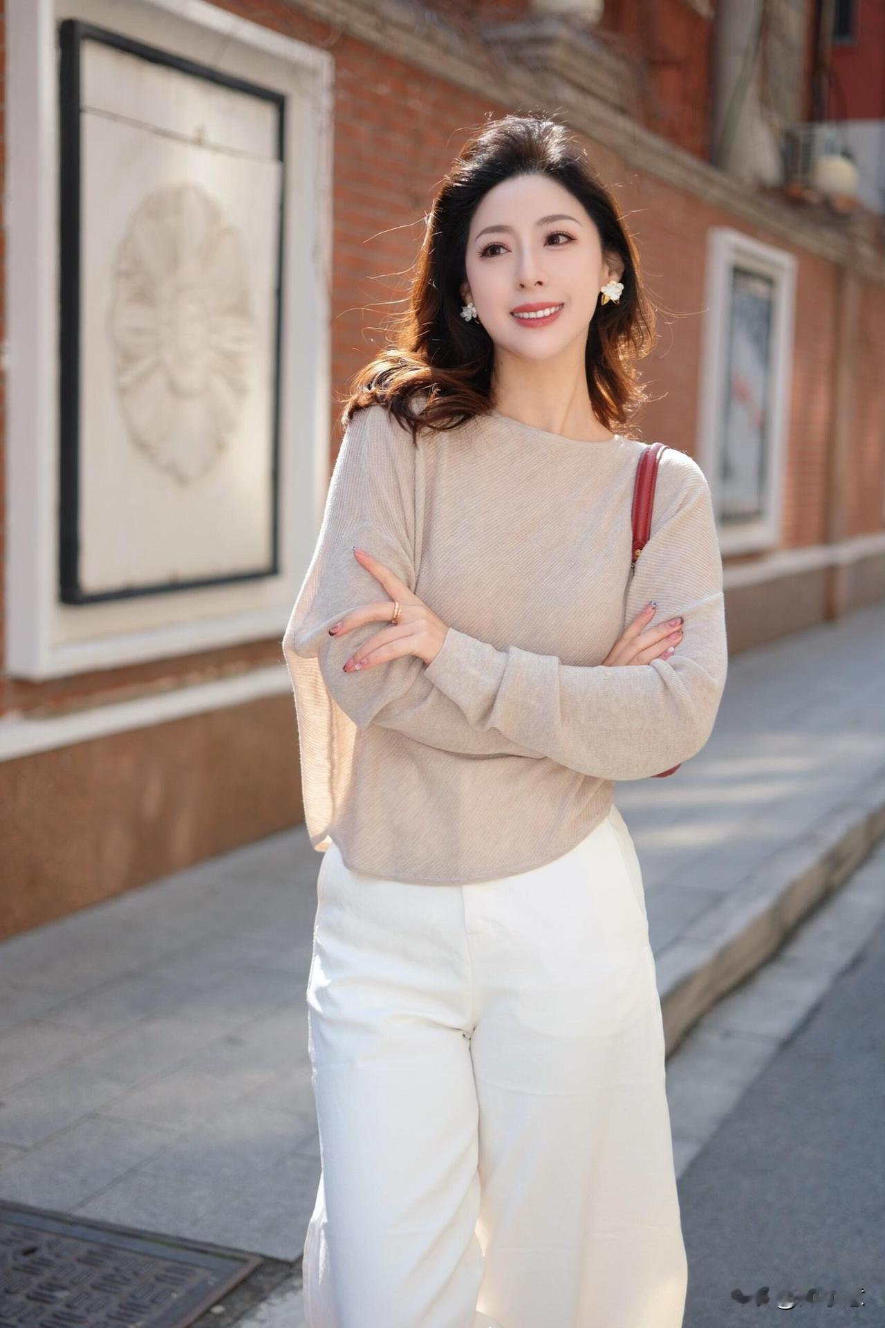 初春的老钱松弛感｜是穿一身自在行走的风||答应我春天一定要试试「慵懒老钱风」！