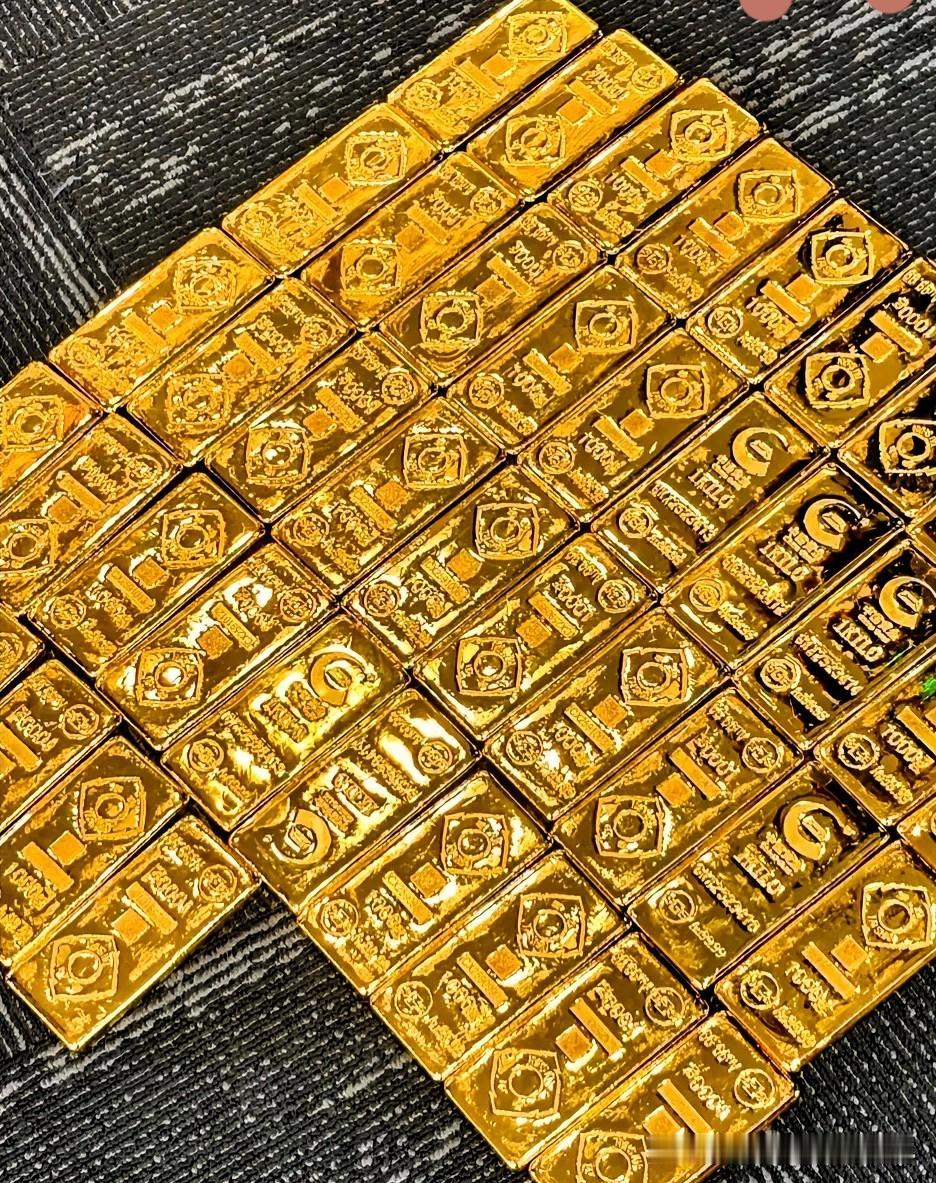 昨天去银行工作了20年的叔叔家，他说如果你手里有30万那不如不存银行，赶紧拿出去
