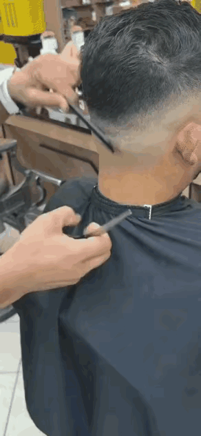 好奇不仅仅能害死猫，还有可能害了伟大的发型设计师！[捂脸哭][捂脸哭][捂脸哭][捂脸