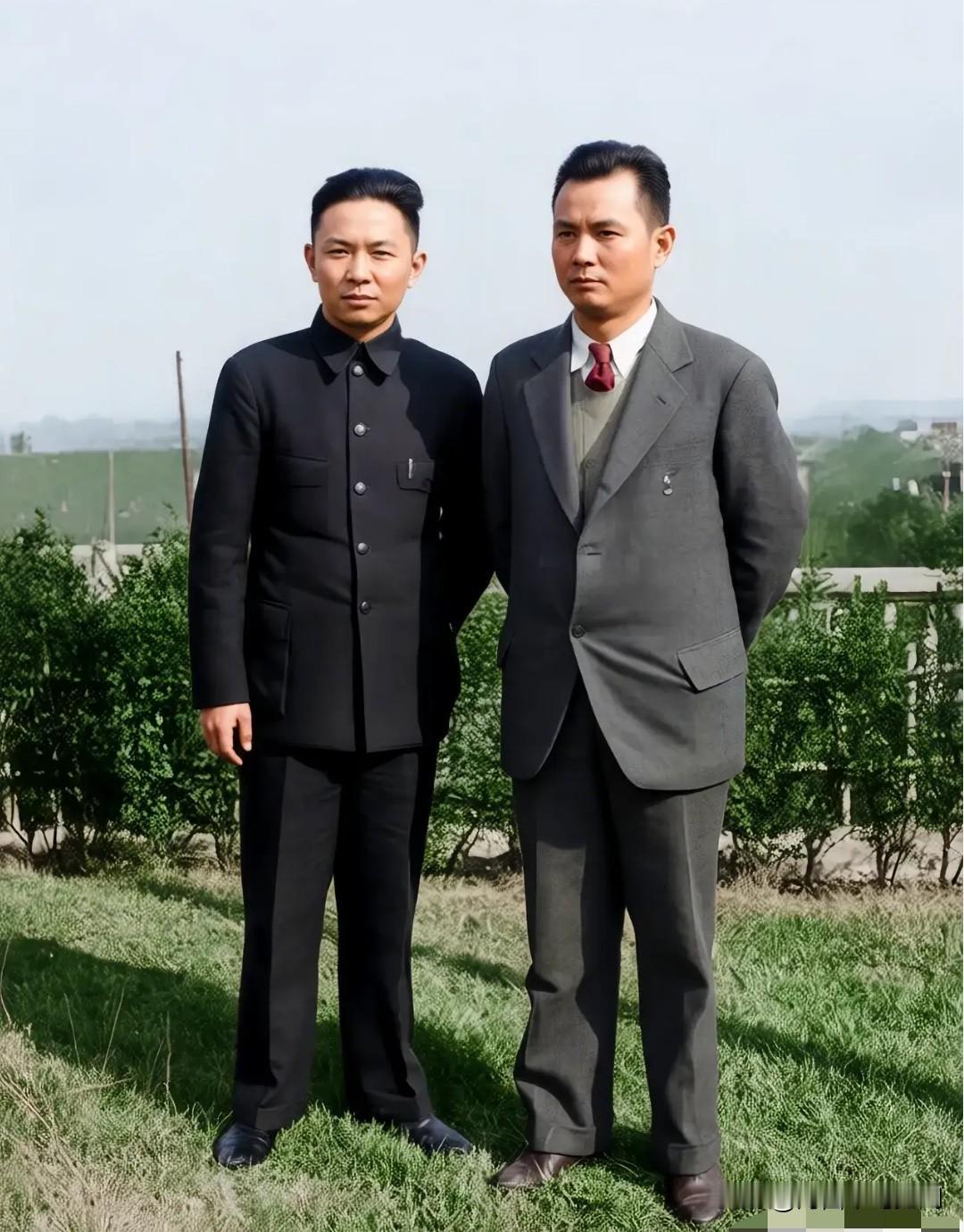 1938年，时年41岁的叶剑英与时年32岁的胞弟叶道英在武汉的一张珍贵合影。兄弟