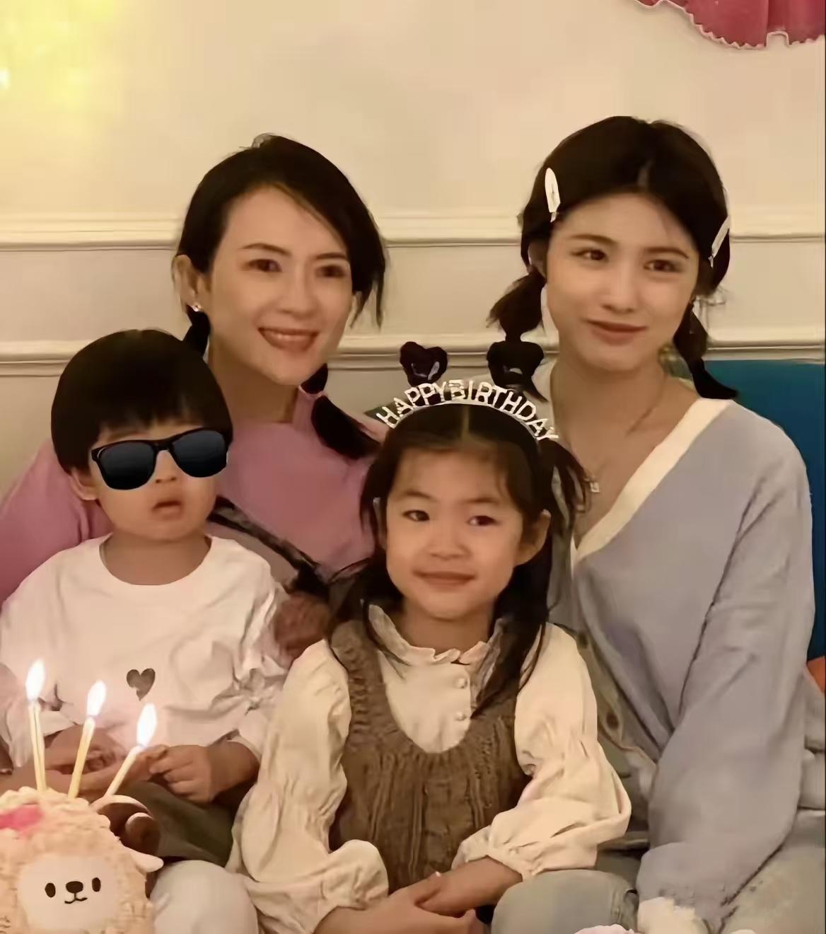 章子怡离婚后干了一件“蠢事”，让全网后妈集体破防了。说的就是对汪峰的大女儿小