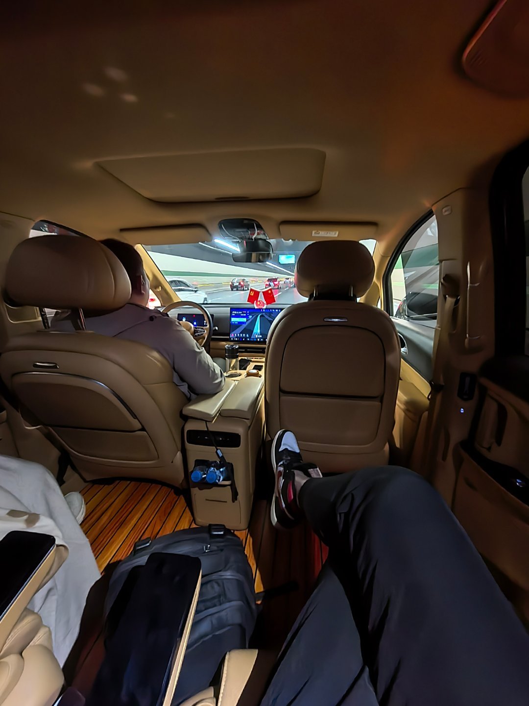 去拍岚图泰山了作为岚图车主，我会怎么点评岚图最顶的一台车？​​​