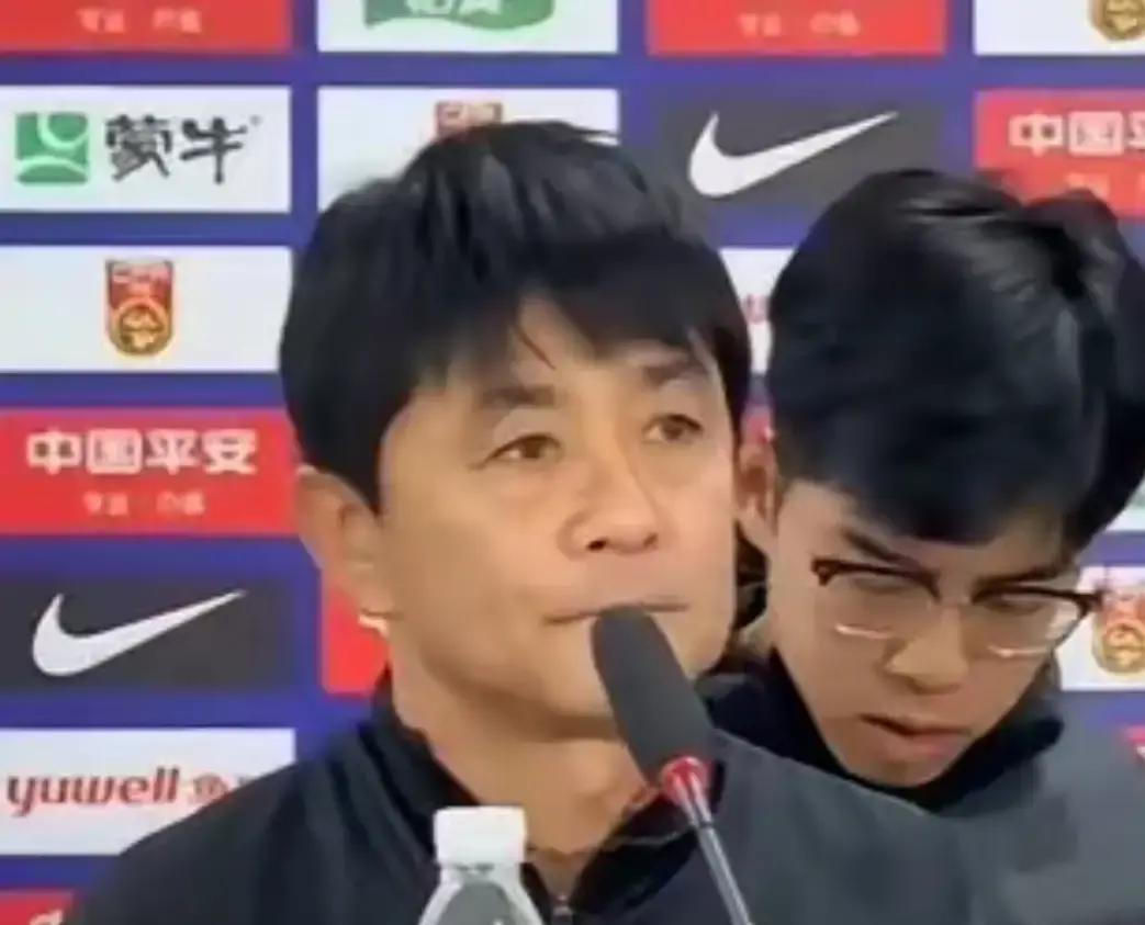 就在刚刚赛事官方突然公布了本场数据：U17国少4:0巴林，射门20:0，