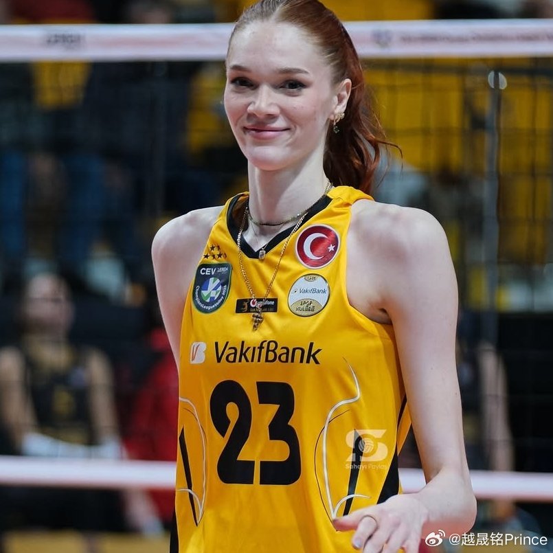 排球——瓦基弗银行俱乐部的官方网站上列出了12名教练组成员……⚡️玛丽娜·马