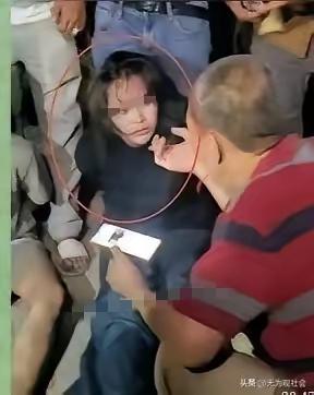 刷到柬埔寨20多岁劫囚女子的新闻，真的被两种极端评价惊到了！监控里她黑衣遮身