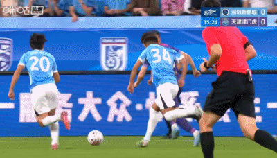 倒霉孩子被连爆两“头”！踢球也要两头都要抓，两头都要硬吗？这是多大的运气啊？