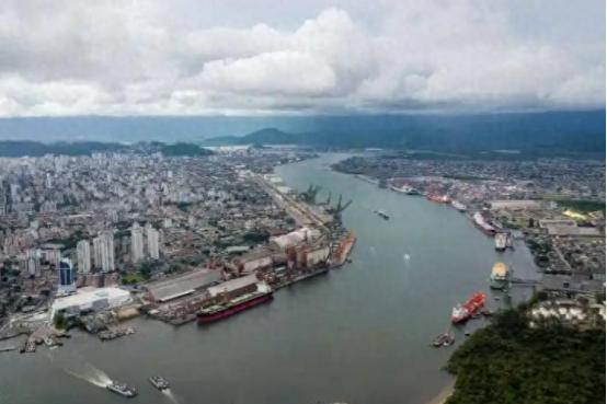 巴拿马出局，特朗普不装了：收割中国资产，下一个围剿目标已锁定 2026年3月