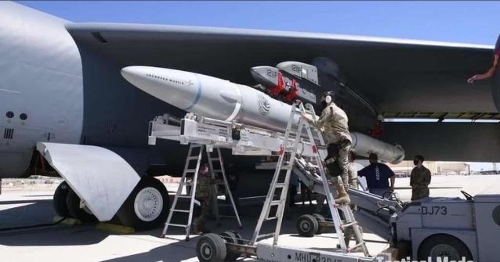 美国长期迷信计算机模拟空气动力，高超音速飞行器研发进入前所未有的困境。当年钱学森