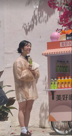 大家在现实中见过女明星吗？看到有网友拍了一个女演员沈月的照片，确实和“精修”