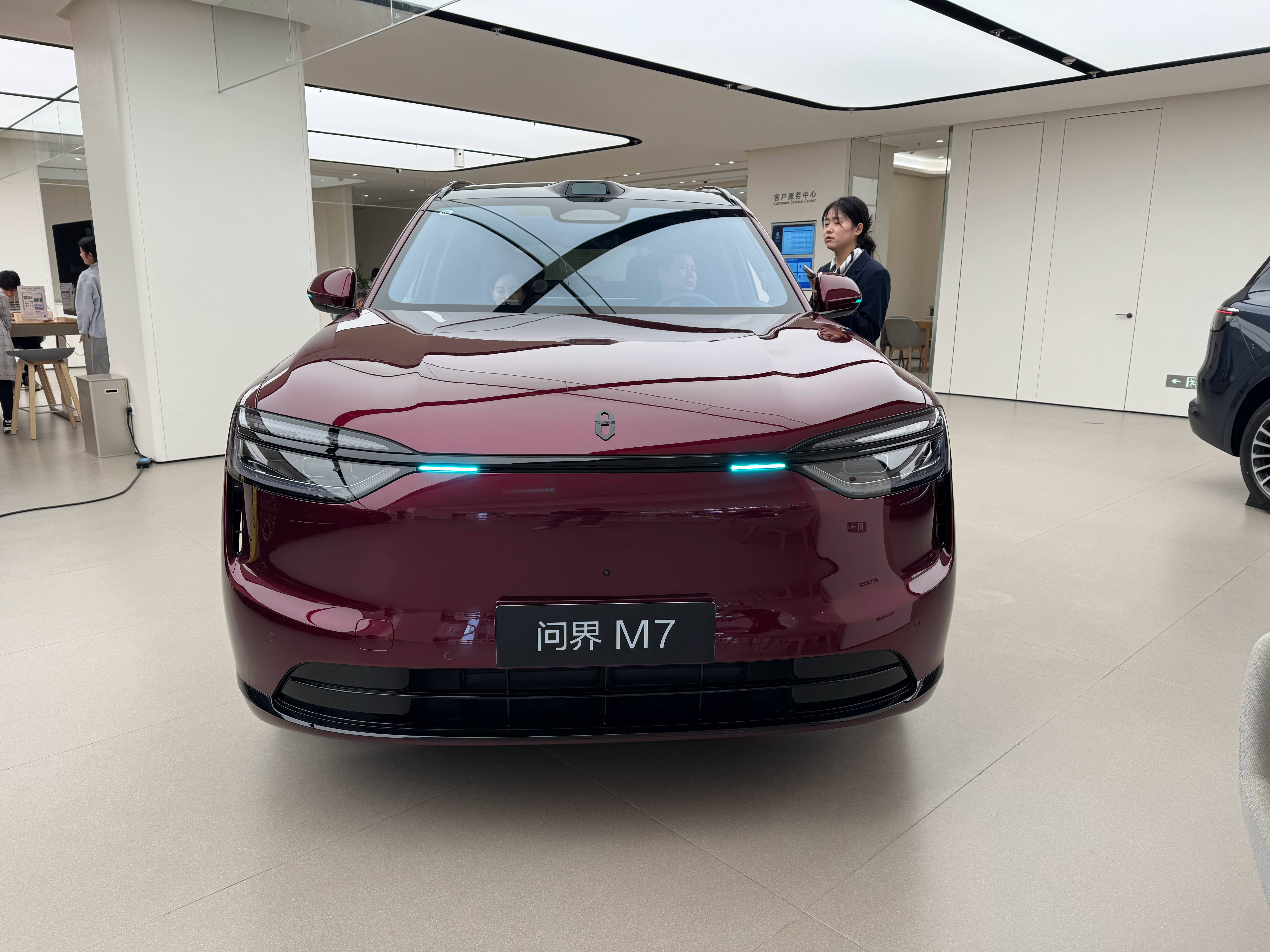 问界M7带黑曜套件的版本明显也更帅[墨镜]​​​