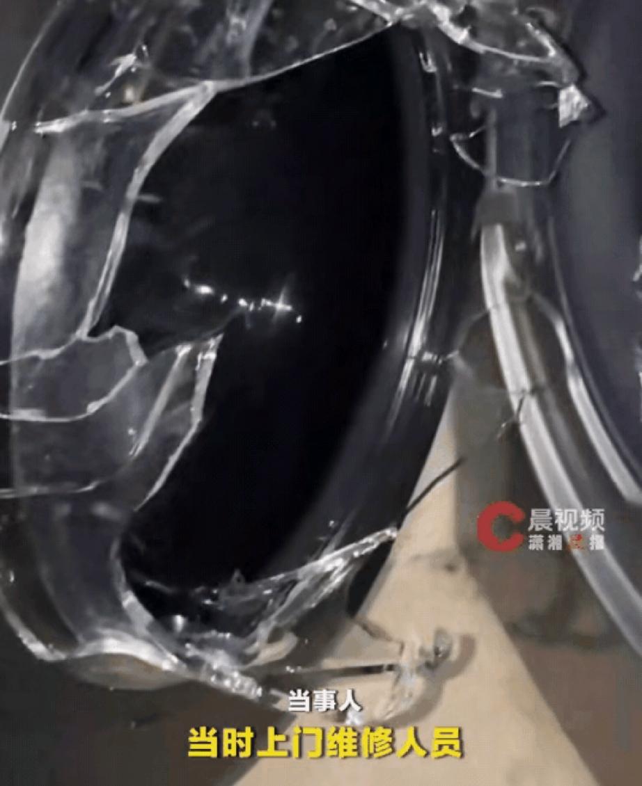 “彻底解释不清了！”安徽亳州，女子用滚筒洗衣机洗衣服，突然听到洗衣机里面“砰”的