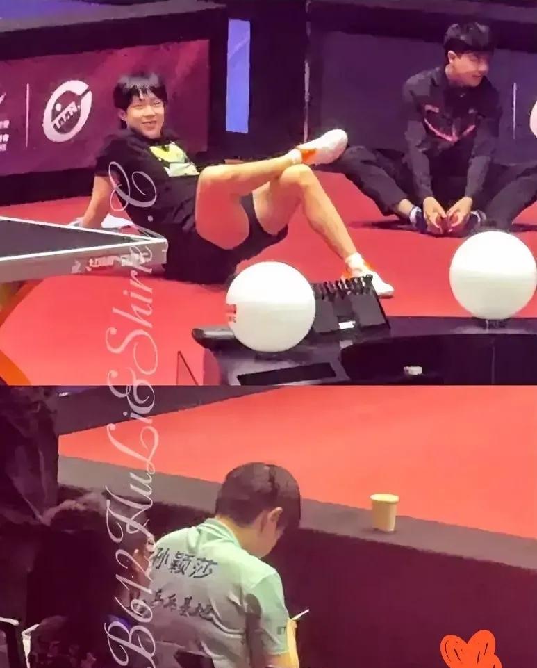 双职工的幸福谁懂啊？这一大清早就盯盯盯，起床气也不见了，认认真真上早训，