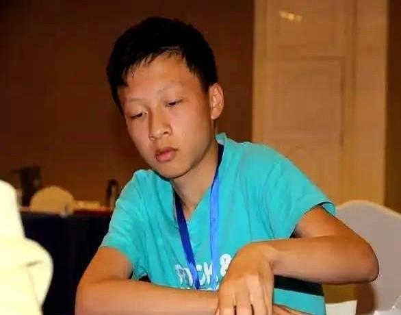 13岁，他杀穿了全国职业棋手。不是少年组，是成人职业赛。2024年全国象棋个人