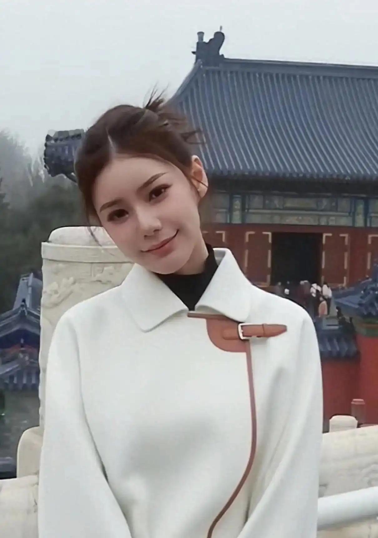 小梅证明了，虽然都是嫁入豪门，但二婚和原配是不一样的。当初大S私嫁给汪小菲以后，