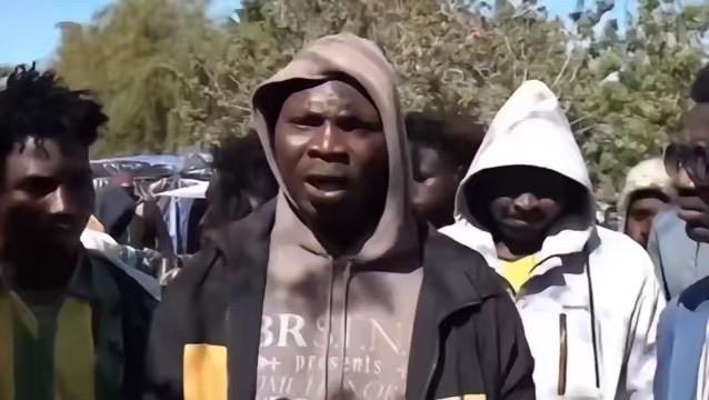 这位移民英国的非洲大哥大很耿直。当着镜头，这名从非洲去到英国的男子直接说出自