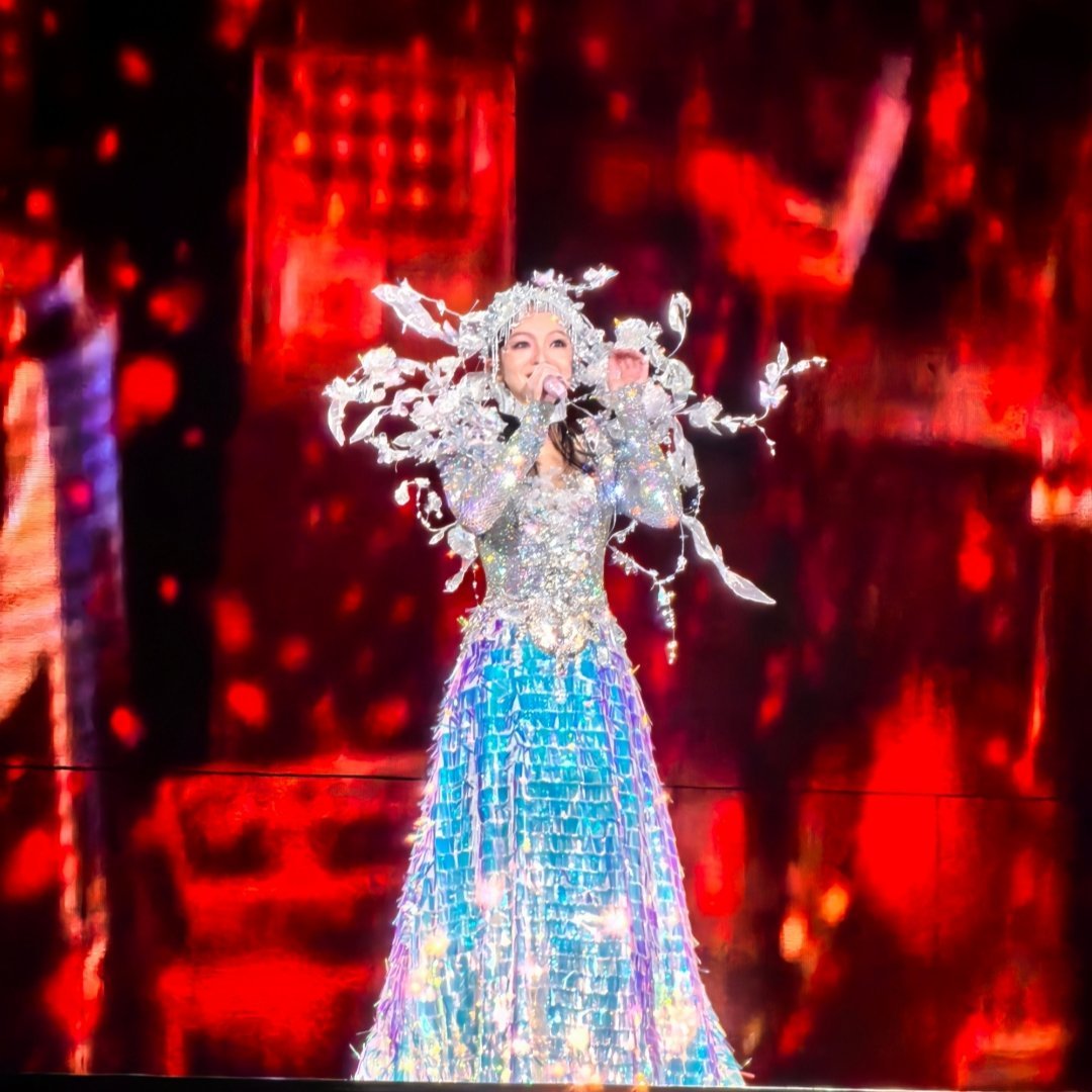 张韶涵换了发型师张韶涵因演唱会更换发型师引发热议。部分新造型被指与服装及艺人气