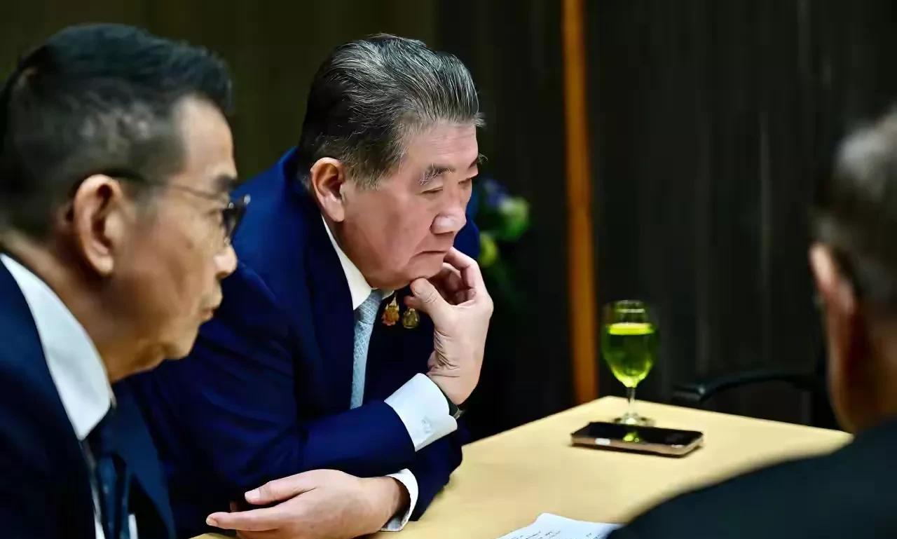 代总理也能定乾坤普坦可以说是临危受命代行佩通坦之总理职权，总理佩坦由于说话不慎