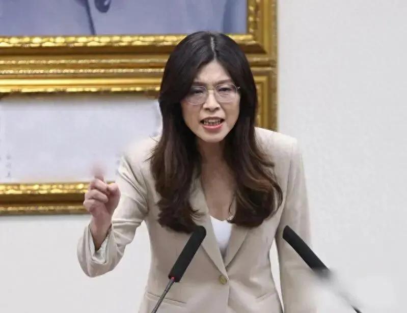 据台媒报道，台当局、行政机构日前宣布不副署“财划法”，朝野再陷僵局。中国国民党主