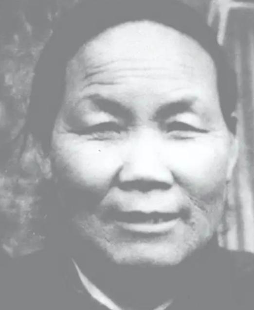1940年寒冬，山东沂蒙山深处，方兰亭大娘端出的小米粥金灿灿、稠得粘嘴，饿急眼的