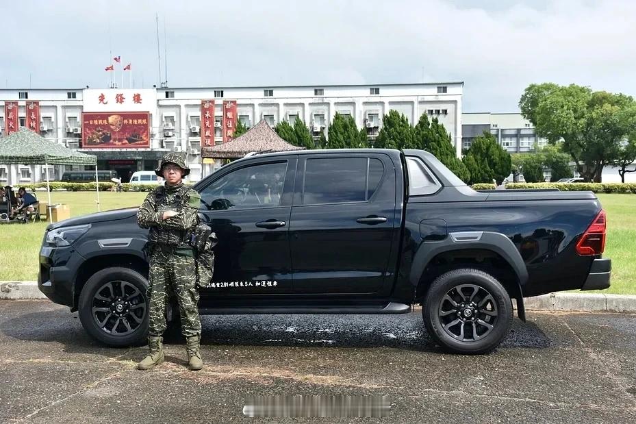 兵器影像以后登岛后看到黑色皮卡车，请先赏它一发破甲弹再说——台伪陆军明年编列预