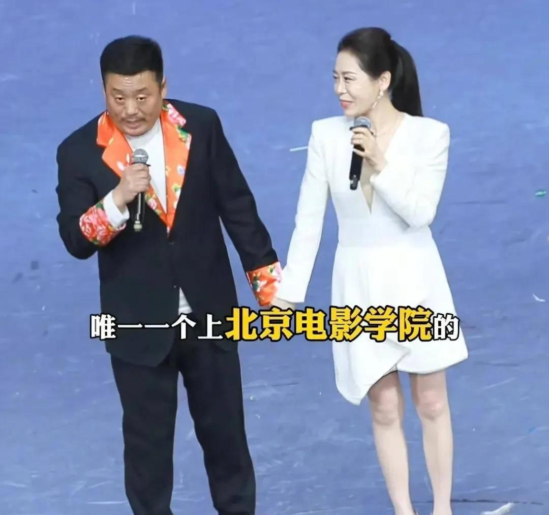 宋晓峰女儿宋之馨回长春，晒东北大饺子，家中环境整洁，与母亲关系亲密，展现幸福家庭