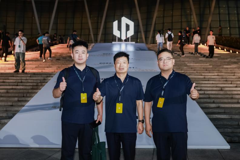 一辆车学会的经验，全车队都能用？零跑这套云辅助驾驶太狠了辅助驾驶行业最大的痛点