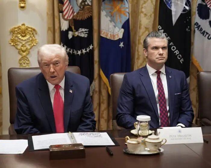 赫格塞思在内阁会议上为加勒比海上对一艘疑似毒品走私船实施的二次打击辩护，称当时处