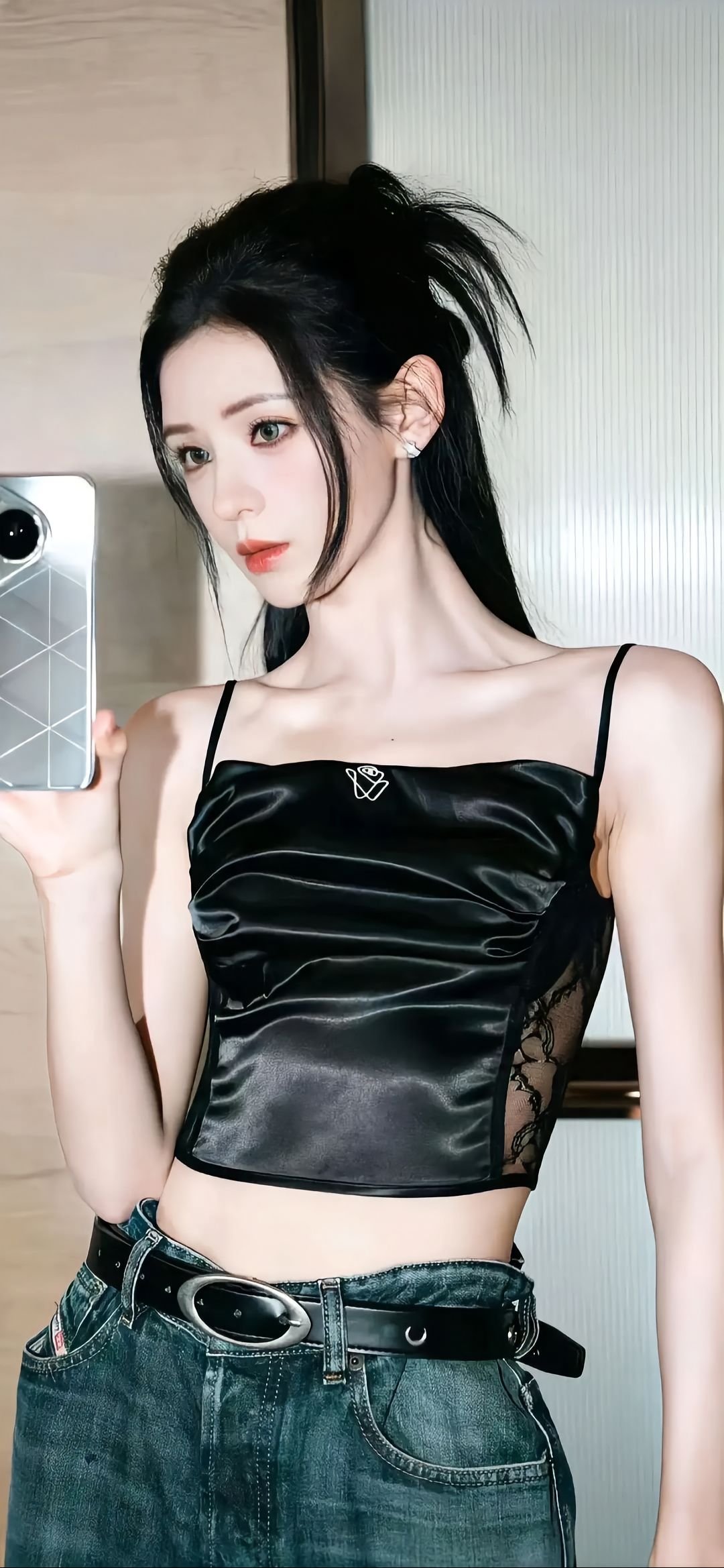 张予曦有的是力气和手段张予曦一款毫不矫情，说干就干的女人，出门遇到什么问题都不是